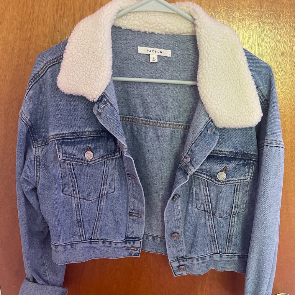 PacSun Cropped Denim Jacket with Fur